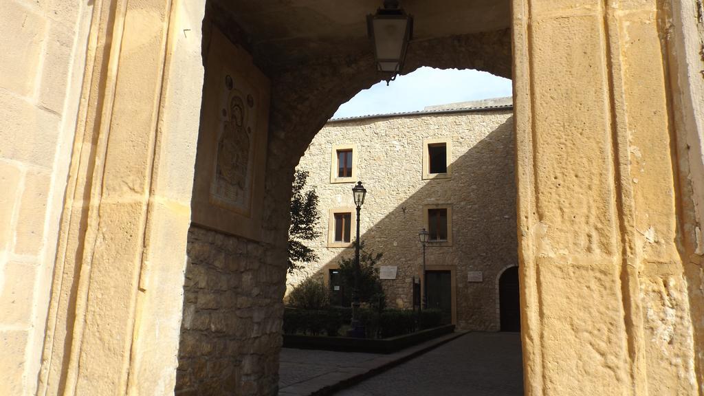 Bed And Breakfast Baobab Piazza Armerina Buitenkant foto